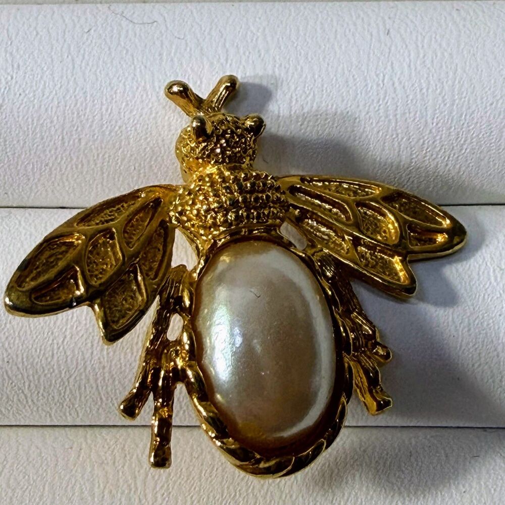 Vintage Sarah Coventry SC Faux Pearl Honeybee Brooch Gold Tone Honey Bee Pin